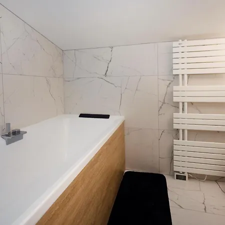Spacieux Et Beau Duplex Au Pied Des Pistes Et Centre Station Avec Balcon *